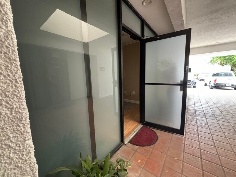 More Photos Of 1750 W Broadway, Oviedo Office For Lease