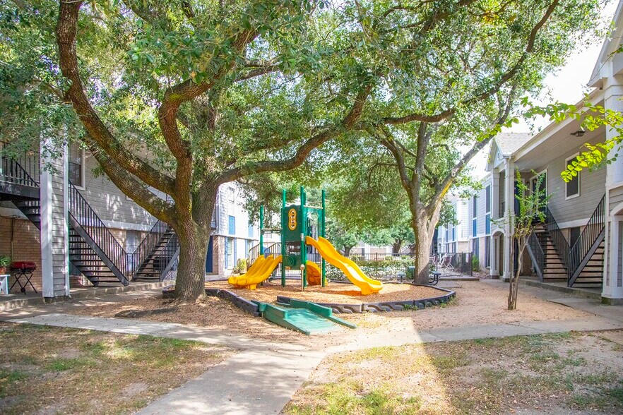 More Photos Of 8600 Theta St, Houston Apartments For Sale