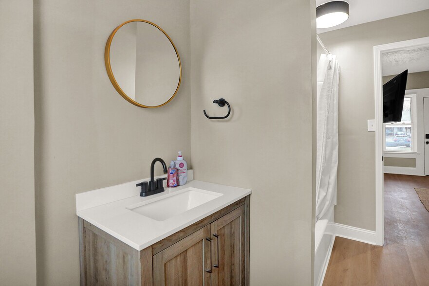 More Photos Of 1918 W Washington St, Indianapolis Apartments For Sale