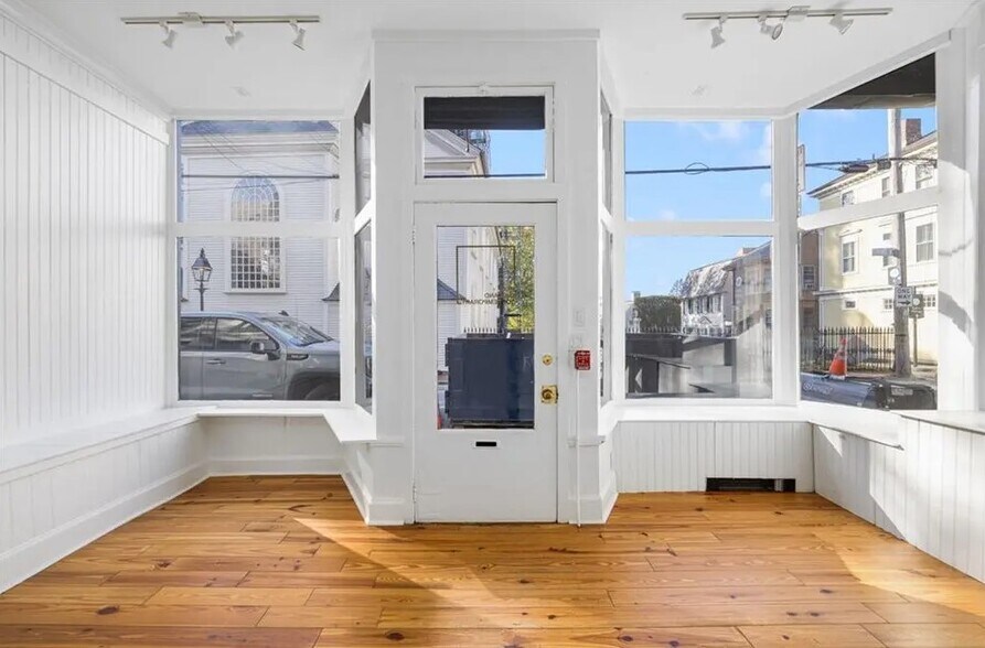 More Photos Of 138 Spring St, Newport General Retail For Sale