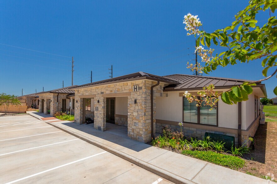 More Photos Of 800 Bonaventure Way, Sugar Land Unknown For Lease