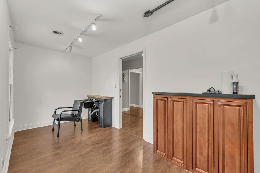 More Photos Of 1543 Madison St, Clarksville Specialty For Sale