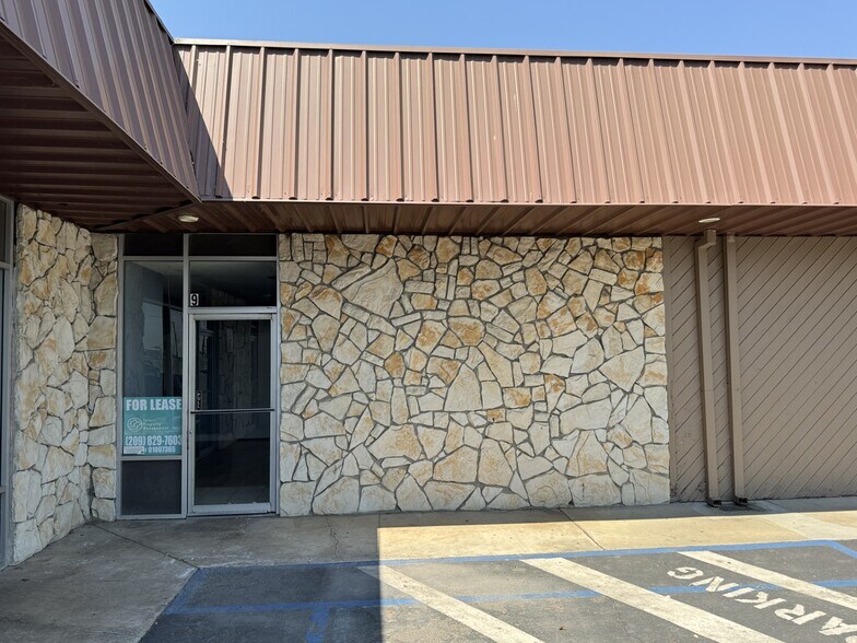 Primary Photo Of 680 South Ave, Gustine General Retail For Lease