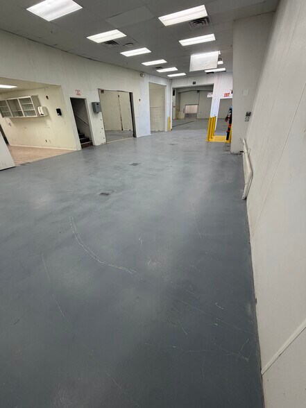More Photos Of 150 E 400 N, Salem Manufacturing For Lease