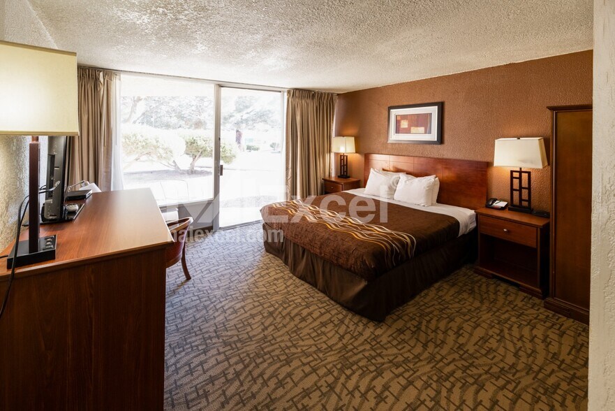 More Photos Of 287 N Lake Powell Blvd, Page Hotel For Sale