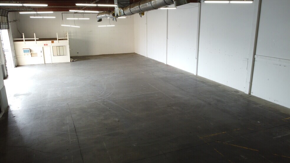 More Photos Of 2151 Blumenfeld Dr, Sacramento Manufacturing For Lease