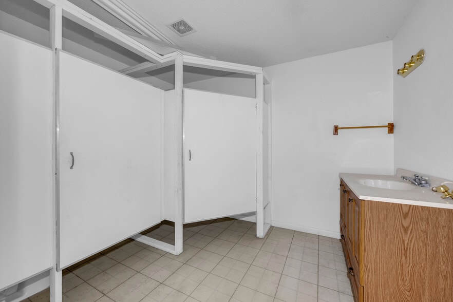 More Photos Of 7330 Texas 261 Hwy, Buchanan Dam Warehouse For Sale