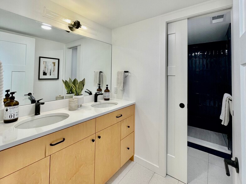 More Photos Of 4736-4750 McPherson Ave, Saint Louis Storefront Retail Office For Sale