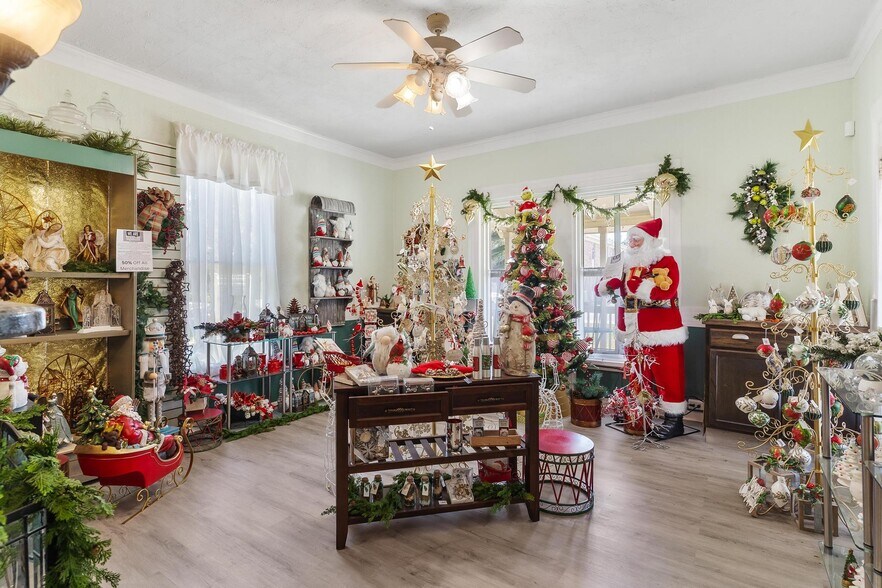 More Photos Of 1024 W Main St, Leesburg Storefront Retail Residential For Sale