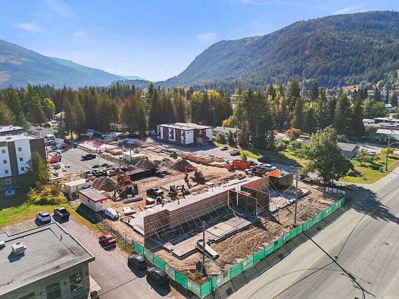 More Photos Of 425 Main St, Sicamous Apartments For Lease