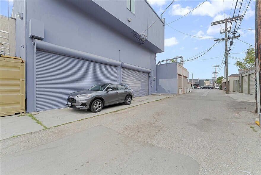 More Photos Of 176 N La Brea Ave, Los Angeles Storefront Retail Office For Sale