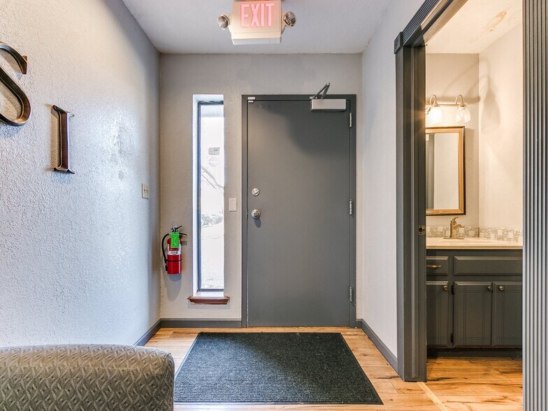 More Photos Of 2222 Westpark Dr, Norman Medical For Sale