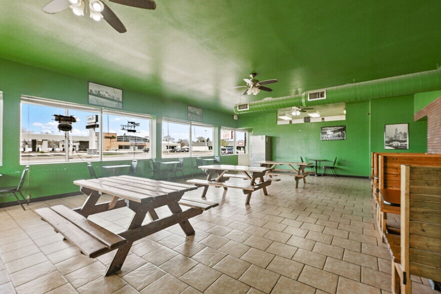 More Photos Of 1951-1981 S 8th St, Wisconsin Rapids General Retail For Sale