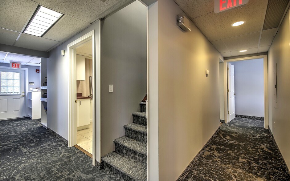 More Photos Of 471 Monroe Tpke, Monroe Medical For Lease