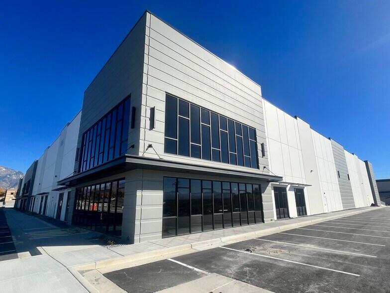 More Photos Of 565 Parkland Drive, Sandy Warehouse For Lease