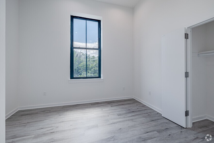 More Photos Of 70 Roseville Ave, Newark Apartments For Sale