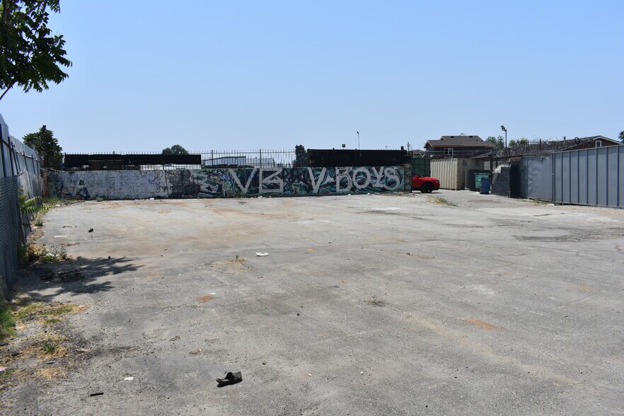 More Photos Of 1693-1699 E 109th St, Los Angeles Land For Sale