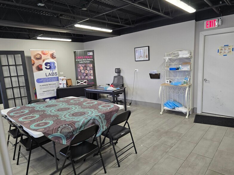 More Photos Of 8030 N Lawndale Ave, Skokie Warehouse For Sale