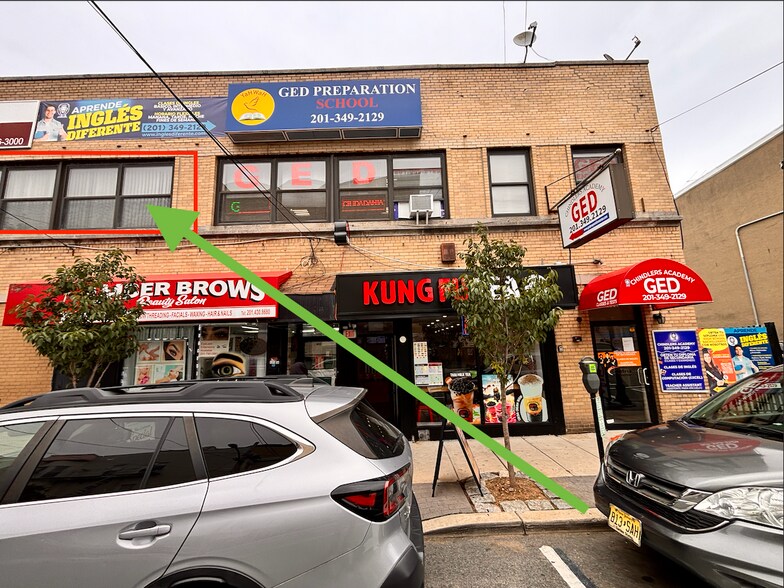 More Photos Of 4900-4902 Bergenline Ave, Union City Storefront Retail Office For Lease