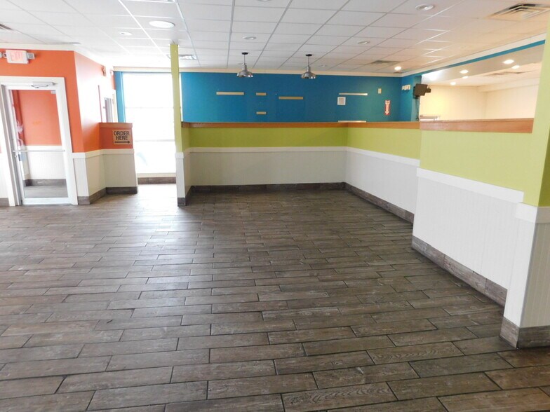 More Photos Of 7320 W Good Hope Rd, Milwaukee Fast Food For Lease