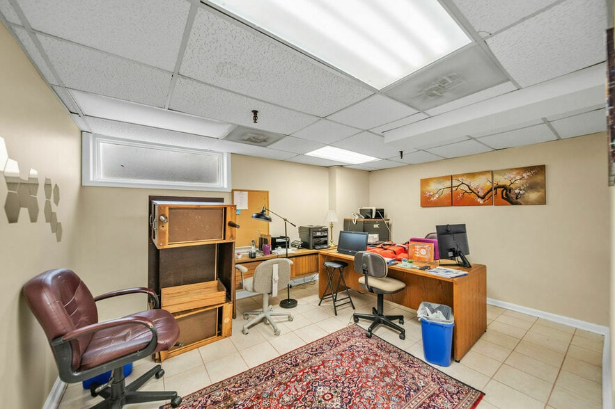 More Photos Of 10801 Connecticut Ave, Kensington Office For Sale