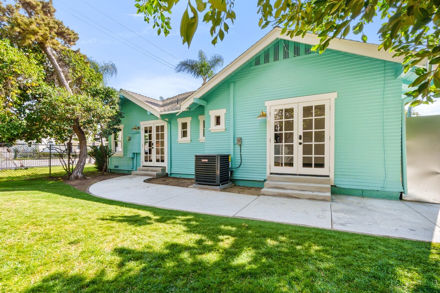 More Photos Of 1204 N Ross St, Santa Ana Office For Sale