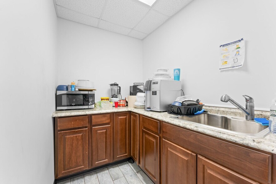 More Photos Of 4258-4264 Washington St, Roslindale Storefront Retail Office For Lease