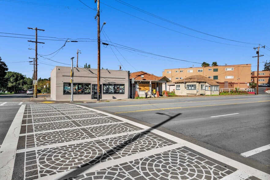 More Photos Of 1558 A St, Castro Valley Freestanding For Sale
