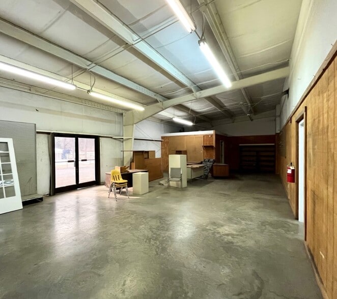 More Photos Of 8545 Highway 52, Rockwell Flex For Sale