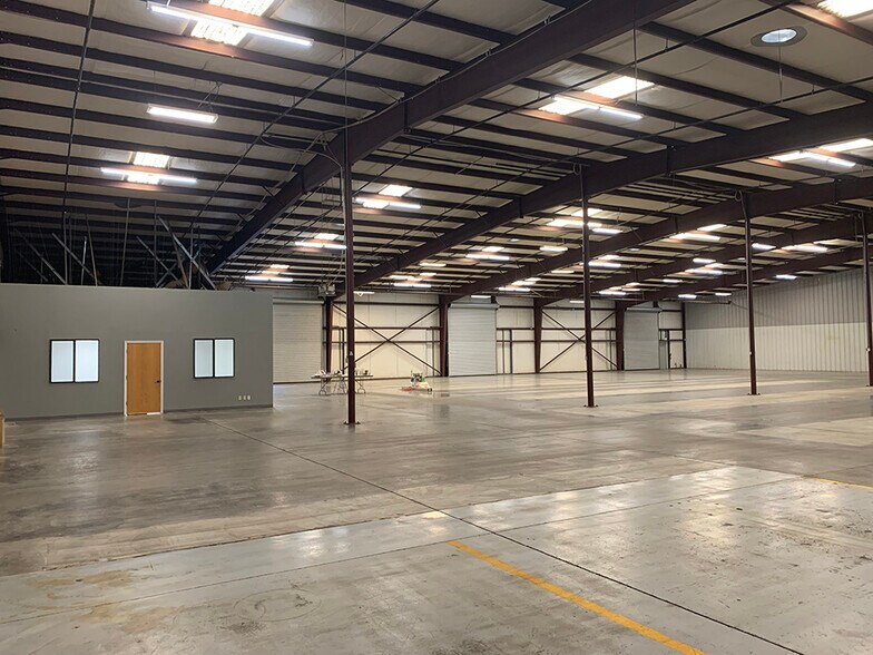 More Photos Of 5646 W Barstow Ave, Fresno Warehouse For Lease