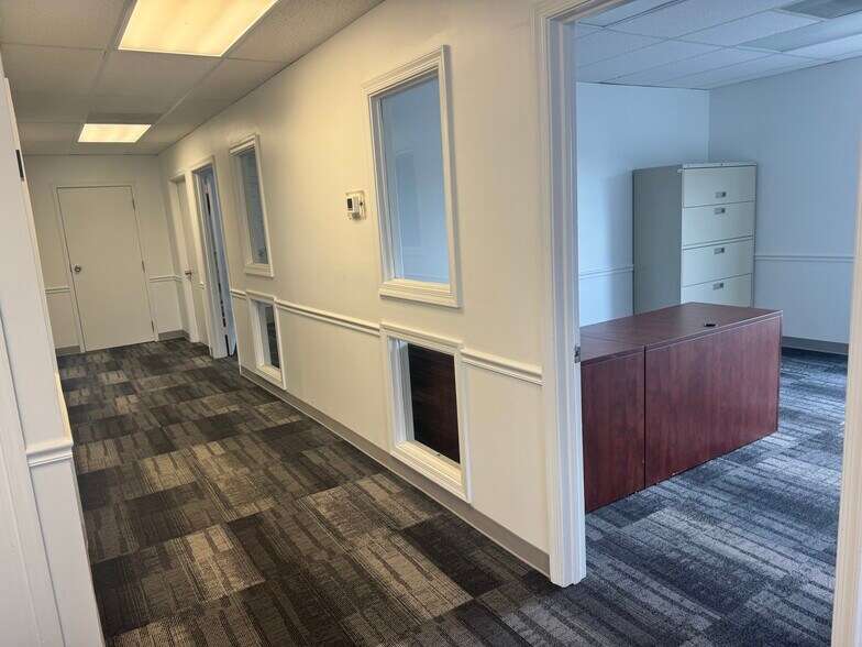 More Photos Of 1400 Shepard Dr, Sterling Office For Lease