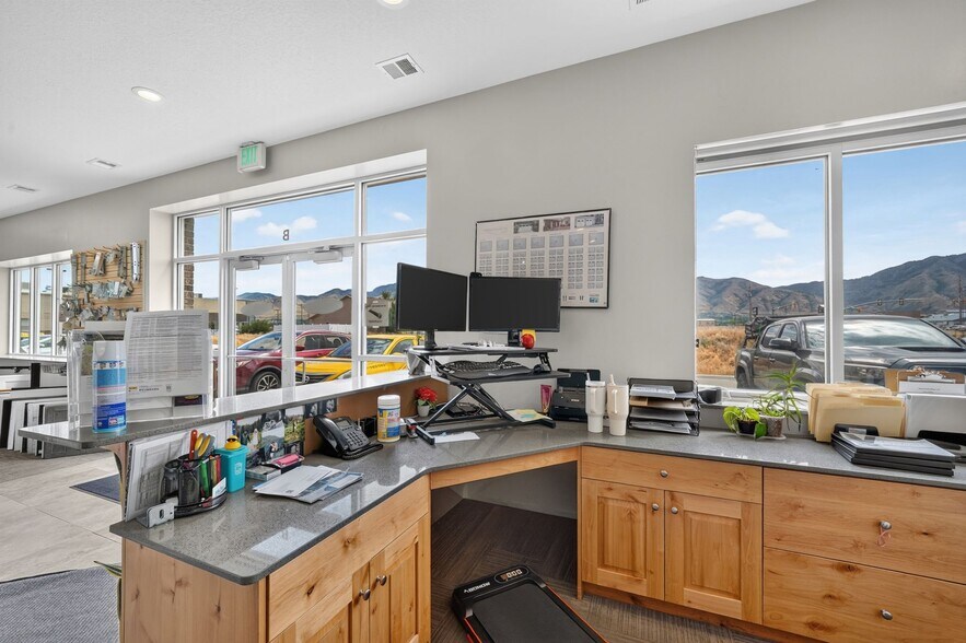 More Photos Of 79 W 3100 N, Hyde Park Flex For Sale
