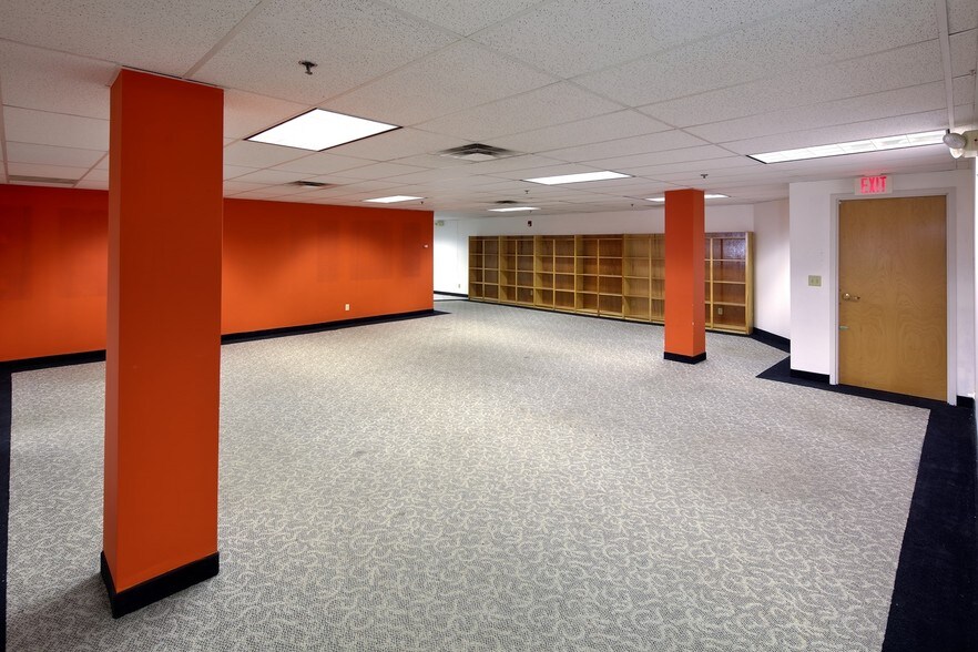 More Photos Of 801-803 West Ave, Rochester Light Manufacturing For Lease