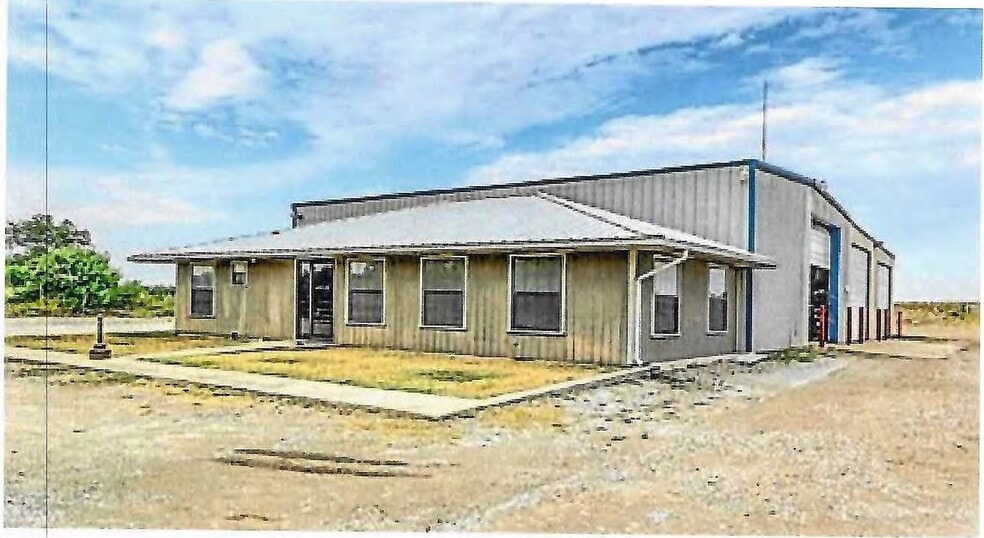 More Photos Of 500 Dennis Rd, Weatherford Flex For Lease