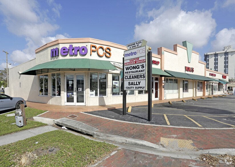 More Photos Of 12400-12460 Biscayne Blvd, North Miami Unknown For Lease