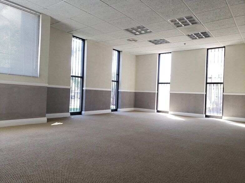 More Photos Of 2000 S Eastern Ave, Las Vegas Loft Creative Space For Sale