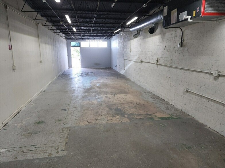 More Photos Of 4310-4326 NE 5th Ave, Oakland Park Warehouse For Lease