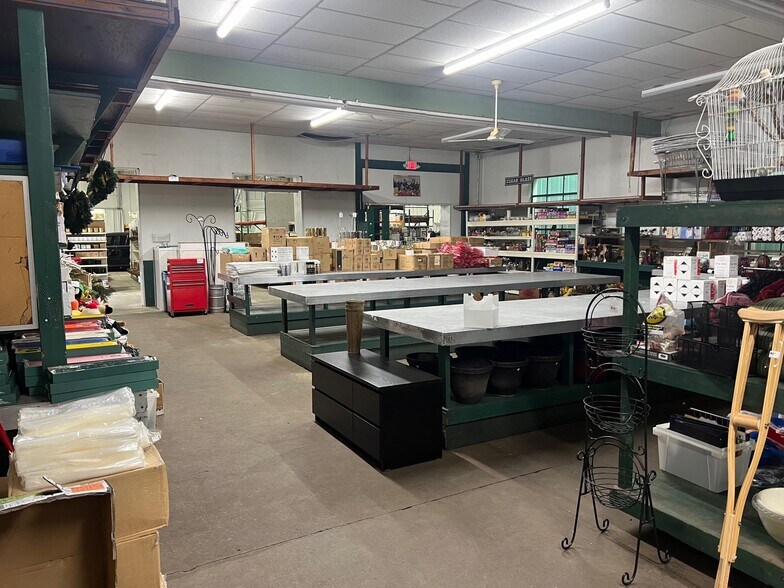 More Photos Of 565 Union Ave, Middlesex Flex For Sale