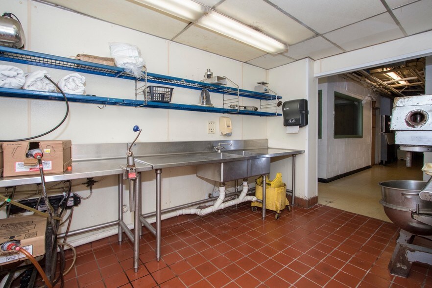 More Photos Of 300 N Northwest Hwy, Palatine Restaurant For Sale