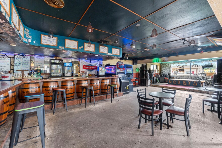 More Photos Of 10 Anastasia Blvd, Saint Augustine Bar For Lease
