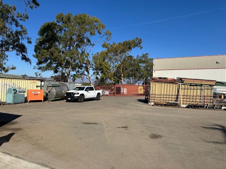 More Photos Of 167 Lambert St, Oxnard Warehouse For Lease