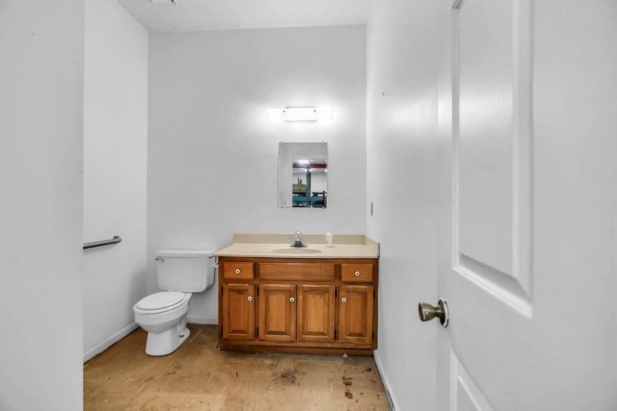 More Photos Of 5 Industrial Park Dr, Hendersonville Freestanding For Sale