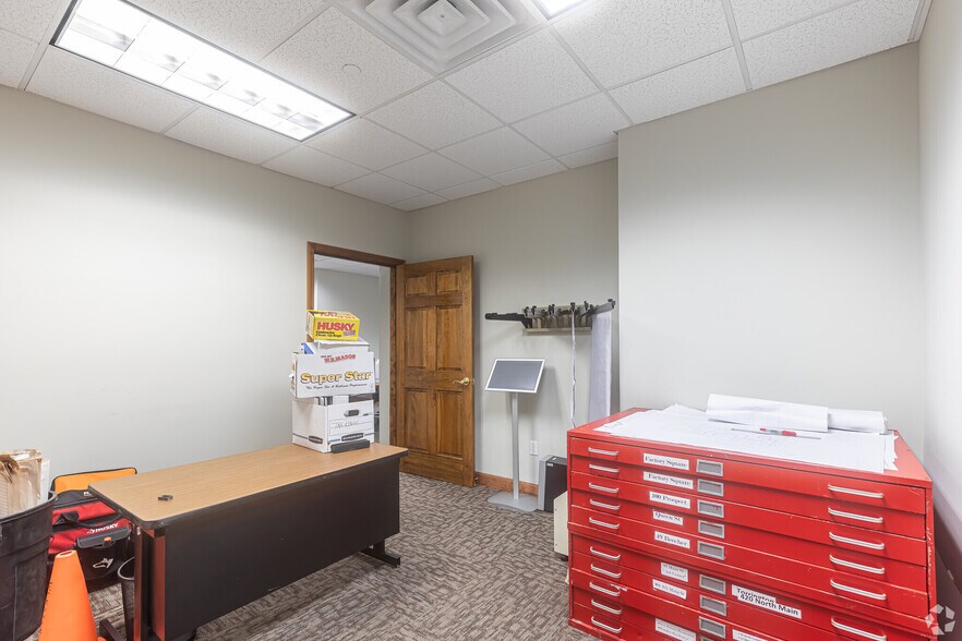 More Photos Of 20-26 N Main St, Southington Loft Creative Space For Lease