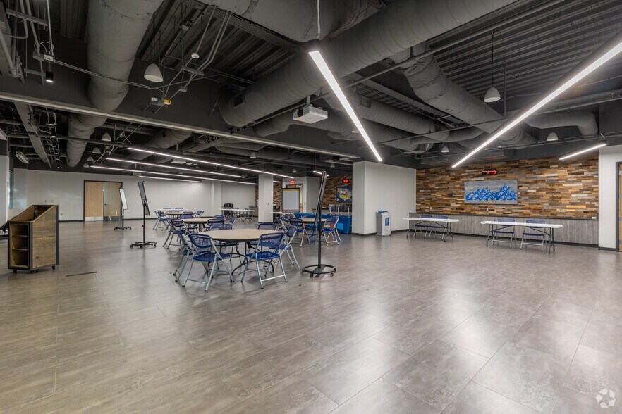 More Photos Of 25300-25330 Telegraph Rd, Southfield Office For Lease