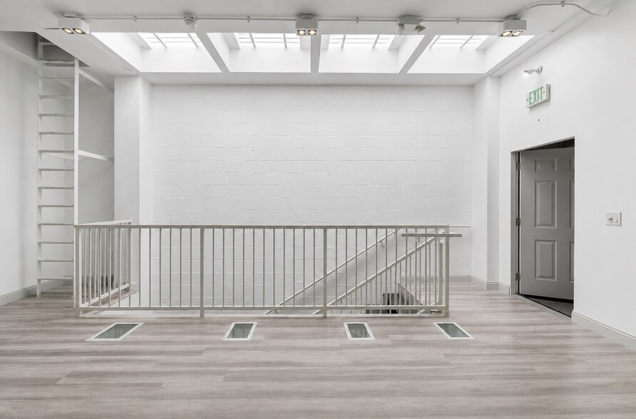 More Photos Of 8543 Venice Blvd, Los Angeles Loft Creative Space For Lease