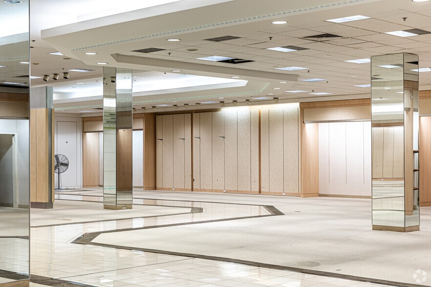 More Photos Of 18813 E 39th St, Independence Unknown For Lease