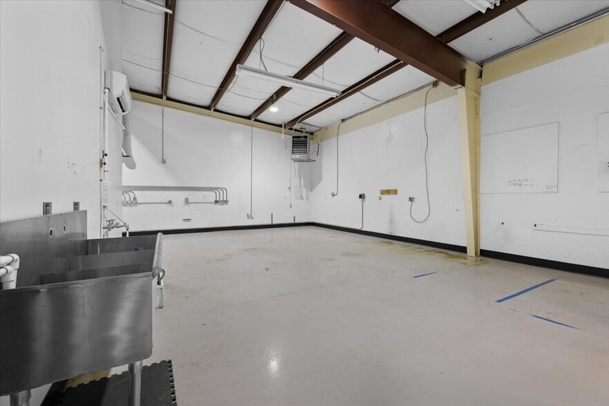 More Photos Of 1501 Sage Rd, Medford Warehouse For Sale