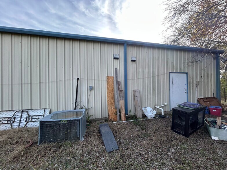 More Photos Of 6421 State Highway 31 E, Murchison Storefront For Sale