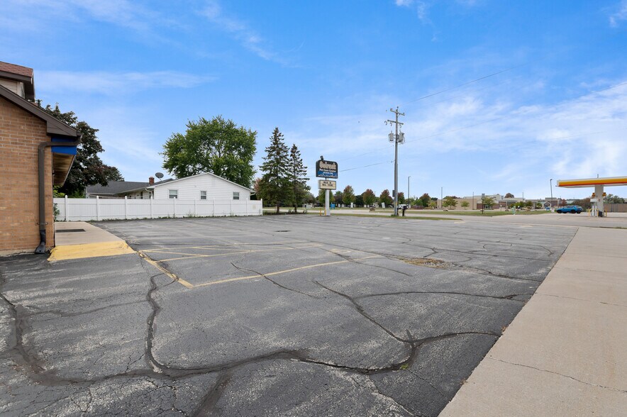 More Photos Of 2543 Babcock Rd, Green Bay Freestanding For Sale