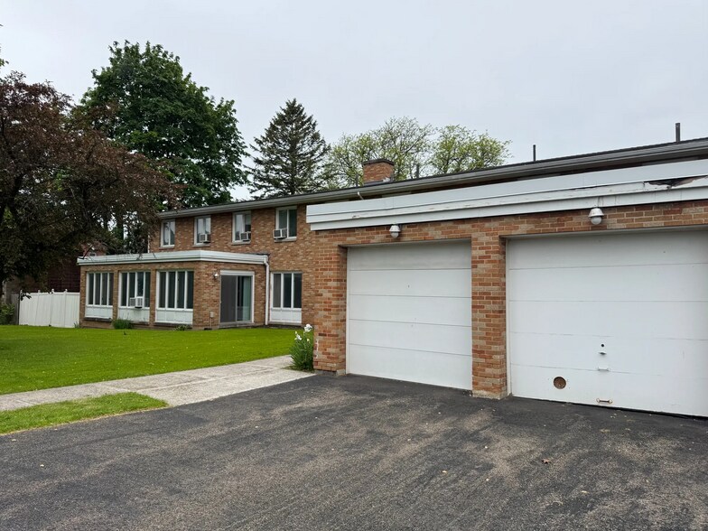 More Photos Of 89 E Genesee St, Auburn Flex For Sale